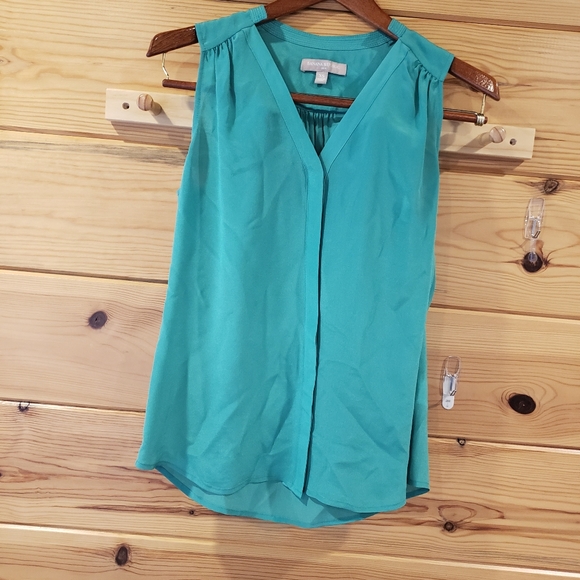 Banana Republic 100% Silk Sleeveless button up XS - Picture 2 of 15